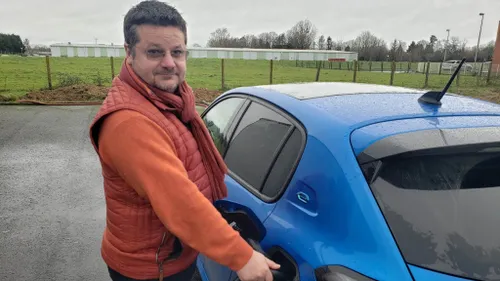 Normandie : ce patron offre un véhicule à tous ses salariés