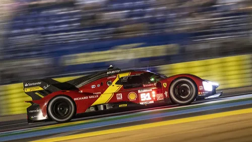 24 Heures : les Hypercars en action... dans le centre-ville du Mans