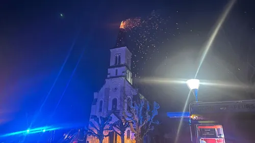 Indre : une église en feu à cause de la foudre