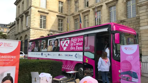Rouen : le "Bus du Cœur" incite les femmes à prendre soin d’elles