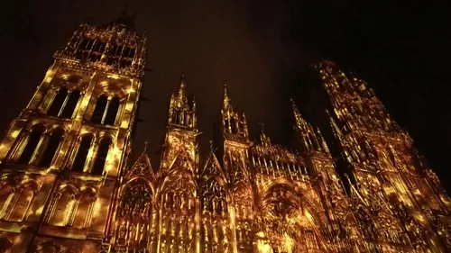 [PODCAST] La cathédrale de Rouen s'illumine à la tombée de la nuit