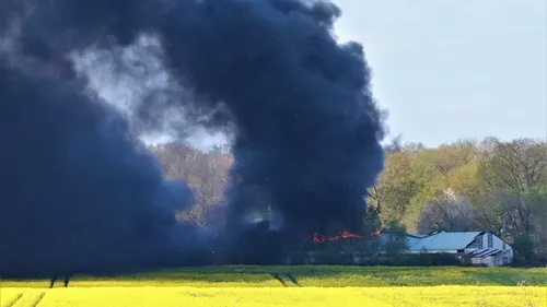 Saint-Sébastien-de-Morsent : le bâtiment agricole prend feu,...