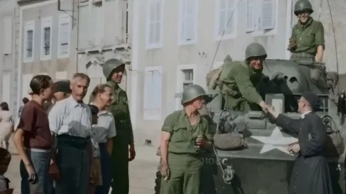 Les images de la libération de Fresnay-sur-Sarthe dans un documentaire