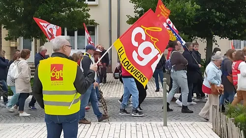 Au moins 4 000 manifestants contre l’extrême-droite en...