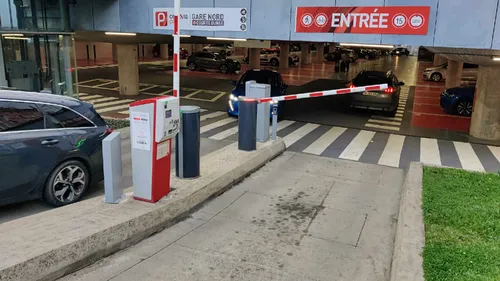 En gare du Mans, côté nord, la "dépose minute" est devenue payante...