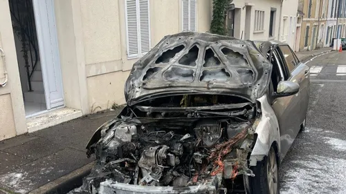 Le Mans : la voiture prend feu, une maison touchée