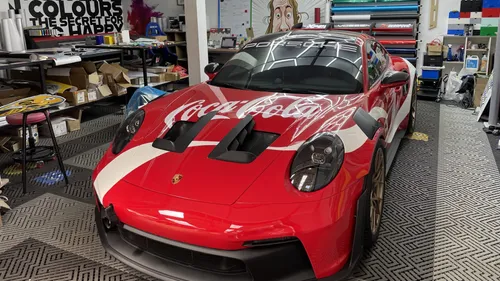 Le Mans : une Porsche  "Coca-Cola" sur la Parade des pilotes