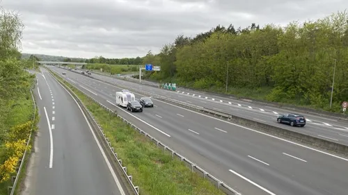 Sur les routes de l'ouest, 200 kilomètres de bouchons à la mi-journée