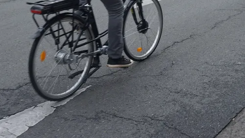 Cycliste écrasé à Paris : un hommage à Alençon