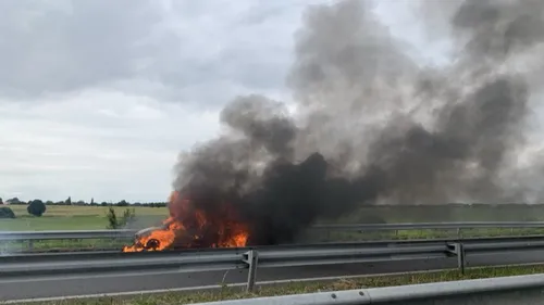 Sur l'A11, un véhicule en feu, plusieurs kilomètres de bouchon