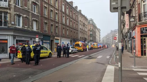 Rouen : une camionnette fauche trois vélos et prend la fuite
