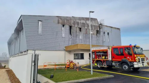 Près de Blois, un centre de collecte de déchets en feu