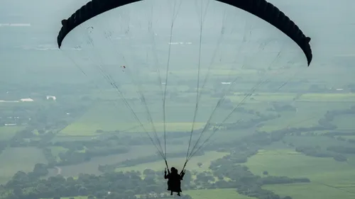 Calvados : gravement blessé après un accident de parapente