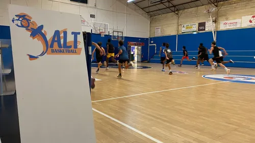 Avec trois anciens basketteurs pros, la JALT est l’ogre de N3