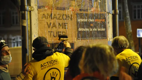 Perpignan : action "stop au monde d'Amazon"