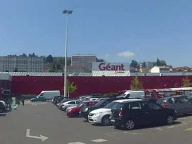 Odeur suspecte : le Géant Casino Monthieu évacué ce midi