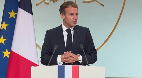 Emmanuel Macron demande "pardon" aux Harkis au nom de la France