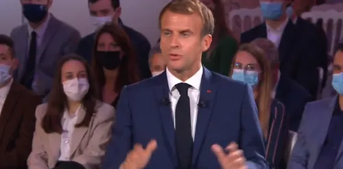 Emmanuel Macron reçoit les dirigeants des 50 plus gros pollueurs 