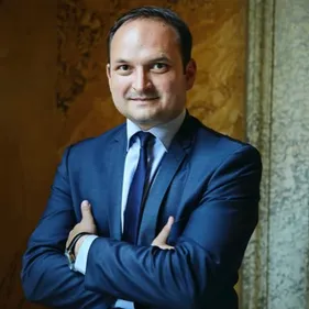 Présidentielle 2022 : Le député ligérien Régis Juanico rejoint...