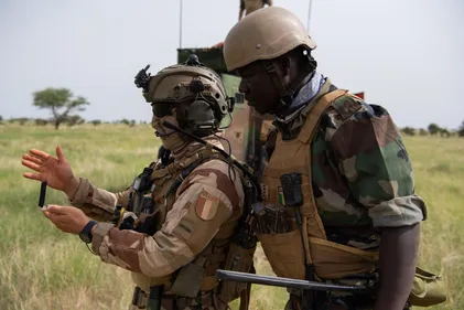 La France annonce un "retrait coordonné" avec ses alliés du Mali