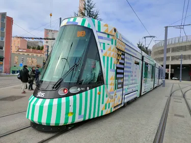 Biennale du design : une nouvelle esthétique pour le tram à...