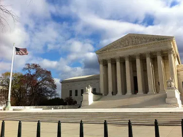 Etats-Unis : la Cour suprême envisage de revenir sur le droit à...
