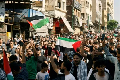 Des dizaines de milliers d'Egyptiens manifestent pour Gaza