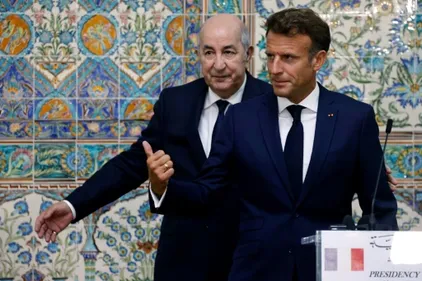 Macron poursuit sa visite en Algérie pour "bâtir l'avenir"