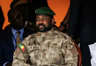 Mali: la junte reporte à nouveau la présidentielle et le retour des...