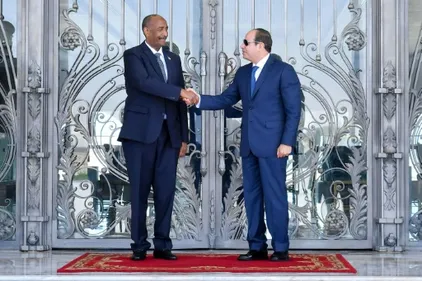 Le chef de l'armée rentre au Soudan après une visite en Egypte, 39...