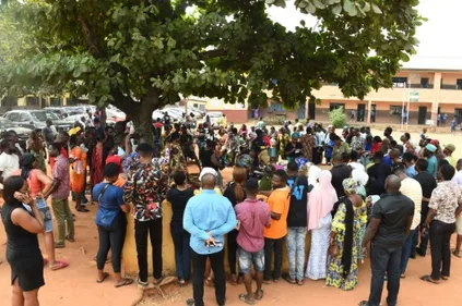 Au Nigeria, récupérer sa carte d'électeur pour "changer" le pays