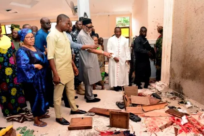 Massacre dans une église dimanche au Nigeria: 40 morts, selon un...