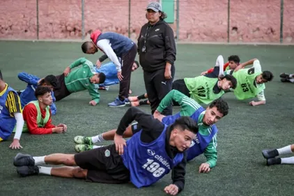 Foot: comment Hasna Doumi, première entraîneure d'une équipe...