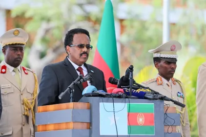 Les législateurs somaliens commencent à voter pour désigner le...