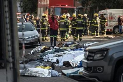 Incendie à Johannesburg: Pris au piège dans un immeuble en flammes