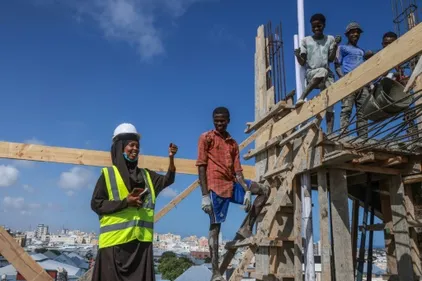 Somalie: avec l'essor de la construction, les femmes ingénieures...