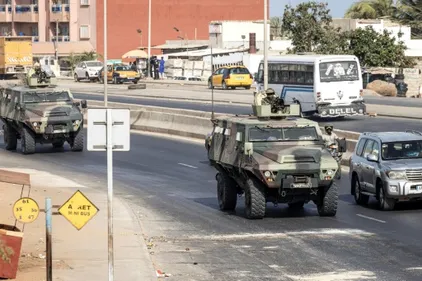 Sénégal: le pouvoir déploie des forces armées dans Dakar