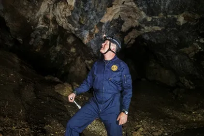Afrique du Sud: Lee Berger, chasseur de fossiles controversé