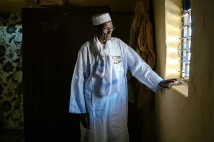 Dans sa petite ville sénégalaise, le tirailleur Yoro Diao savoure...