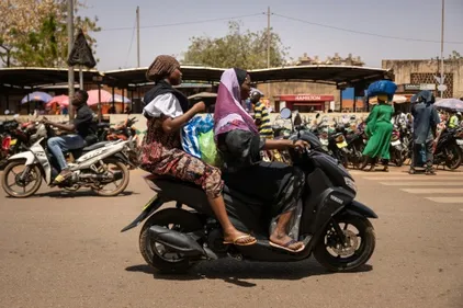 Au Burkina, la moto comme signe d'indépendance des Ouagalaises