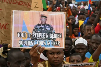 Niger: le régime militaire abroge une loi contre les trafiquants de...