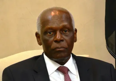 Angola: la santé de l'ex-président Dos Santos "critique" , selon sa...