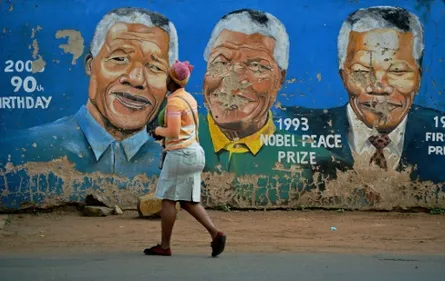 Dix ans après la mort de Mandela, un héritage à débattre et à dépasser