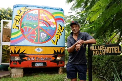 Quand Noah le chef accueille Macron le président dans son "village"...