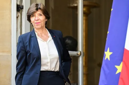 La France veut rester un "partenaire pertinent" en Afrique malgré...