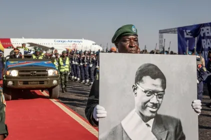 Kinshasa, dernière étape du périple du cercueil de Patrice Lumumba...