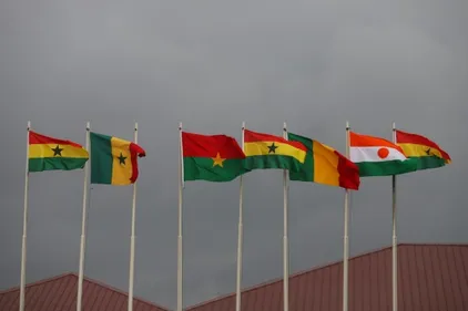 Mali: la Cédéao maintient les sanctions, garde la porte ouverte à...