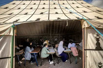 Au Maroc, reprendre l'école sous tente et vouloir "oublier la...