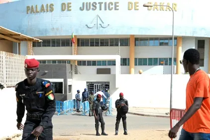 Sénégal: des violences éclatent après la condamnation de l'opposant...