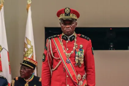 Au Gabon, un mois après, les militaires face à une montagne de défis
